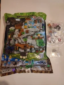 Blocos de Montar Minecraft Caverna da Montanha 1000 Peças - Estilo Lego photo review