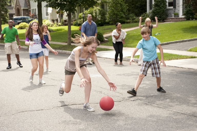 Resultado de imagem para kid playing in the street