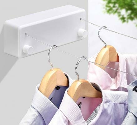 Este varal retrátil de linha dupla é perfeito para pequenas lavanderias ou banheiros